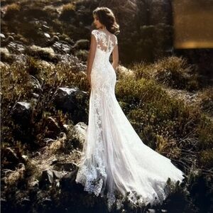 Elegant White Lace Wedding Dress